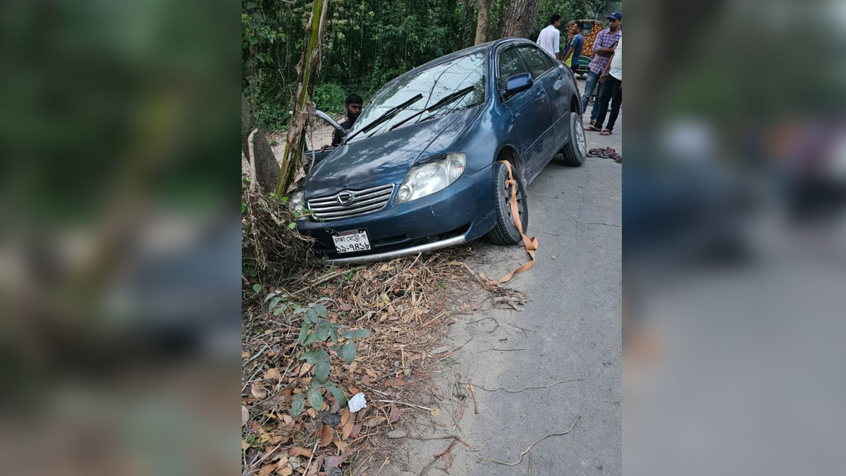 পুলিশের ধাওয়ায় ইয়াবাসহ প্রাইভেটকার রেখে পালাল মাদক কারবারি