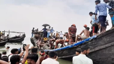 কক্সবাজারে ডুবন্ত ট্রলার থেকে উদ্ধার ৬ লাশ স্বজনদের কাছে হস্তান্তর