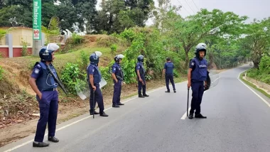 খাগড়াছড়ির ৫ উপজেলায় সড়ক অবরোধ, সতর্ক পুলিশ