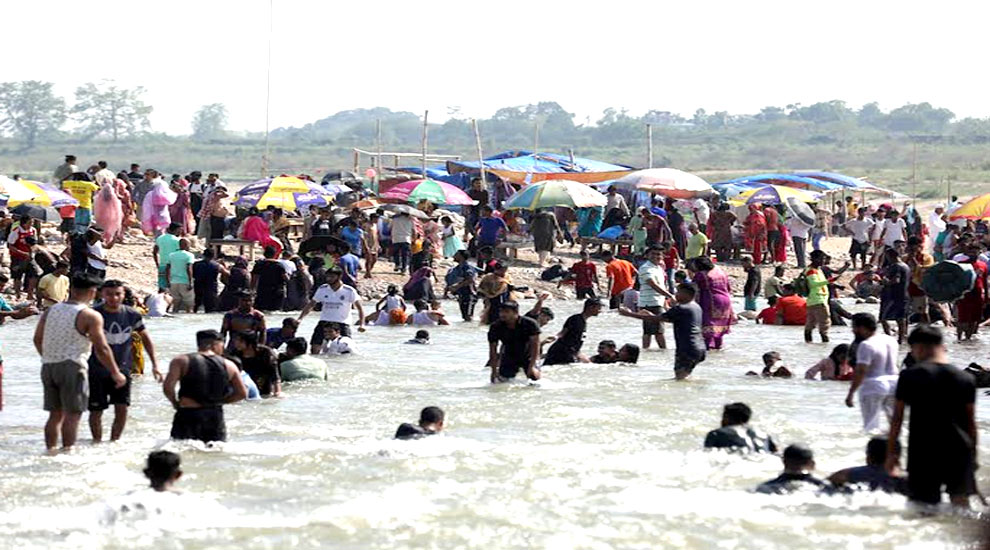 বৃষ্টি বিড়ম্বনায়ও সিলেটে পর্যটকদের ঢল