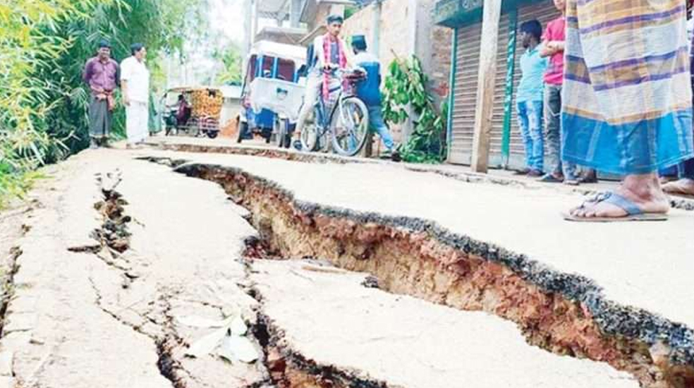 জুড়ীতে পাকা সড়ক নদীগর্ভে বিলীনের আশংকা