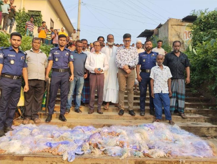 বড়লেখায় নিষিদ্ধ কারেন্ট জাল জব্দ, তিনজনকে জরিমানা