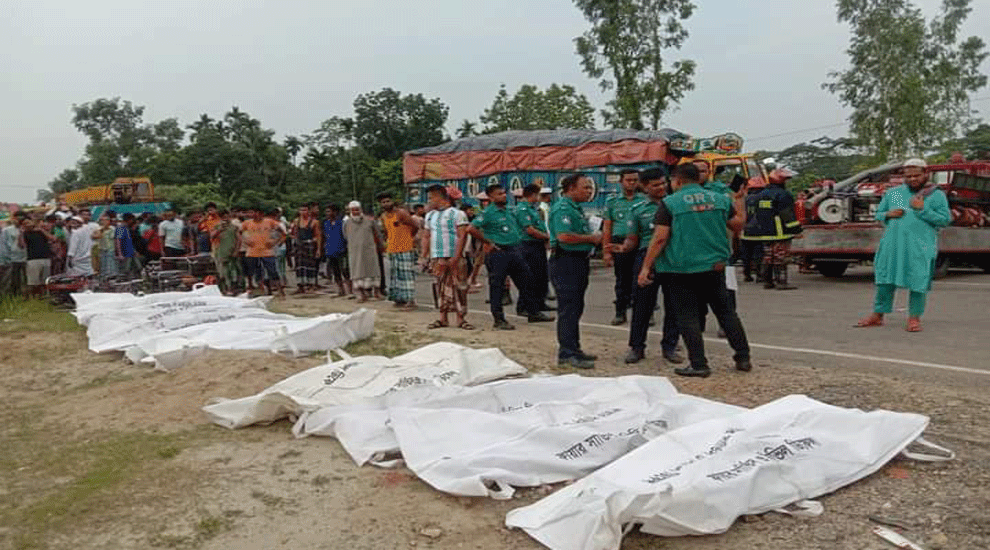 দক্ষিণ সুরমায় ভয়াবহ দুর্ঘটনা : ময়নাতদন্ত ছাড়াই মরদেহ হস্তান্তর