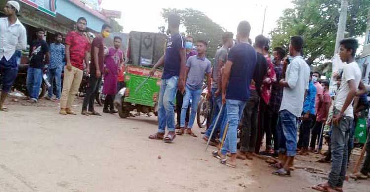 জুড়ীতে ছাত্রলীগের দুই গ্রুপের সংঘর্ষ, সিএনজি শ্রমিকের সড়ক অবরোধ