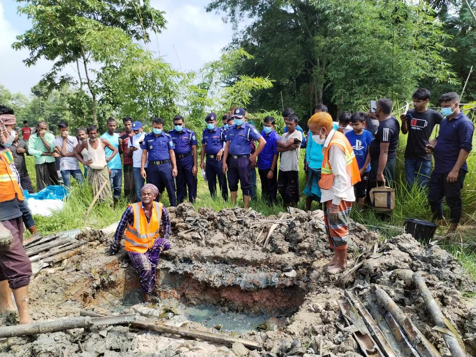 বিয়ানীবাজারে দুইমাস পর সেই লন্ডন প্রবাসীর লাশ উত্তোলন