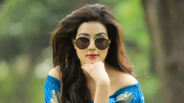 ‘ট্রাক’ নিয়ে নির্বাচনে মাহিয়া মাহি