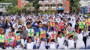 সিলেটে বিনামূল্যে বই পাচ্ছেন শিক্ষার্থীরা, স্কুল-মাদ্রাসায় উৎসবের আমেজ