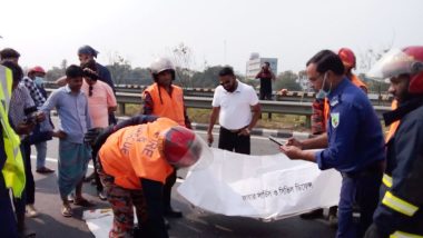 এক্সপ্রেসওয়েতে বাসচাপায় প্রাণ গেল বাবা-মেয়ের