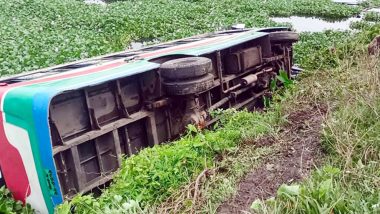 জৈন্তাপুরে বিদ্যুতের খুটিকে ধাক্কা দিয়ে যাত্রী নিয়ে বাস খাদে