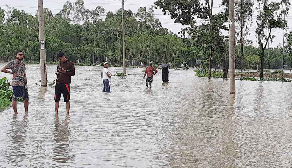 সিলেটে বন্যা পরিস্থিতির অবনতি, নিম্নাঞ্চলে হু হু করে বাড়ছে পানি