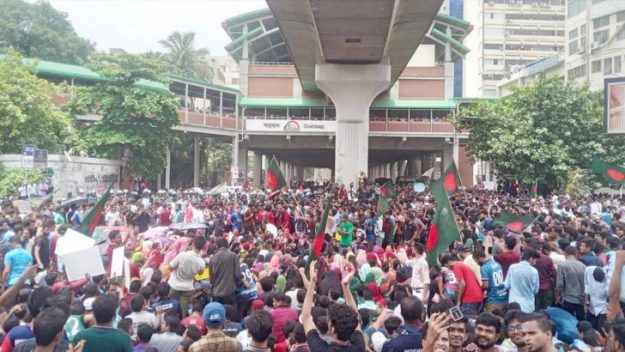 কোটাবিরোধী আন্দোলন: রোববার দেশের সব কলেজ-বিশ্ববিদ্যালয়ে ক্লাস ও পরীক্ষা বর্জনের ঘোষণা