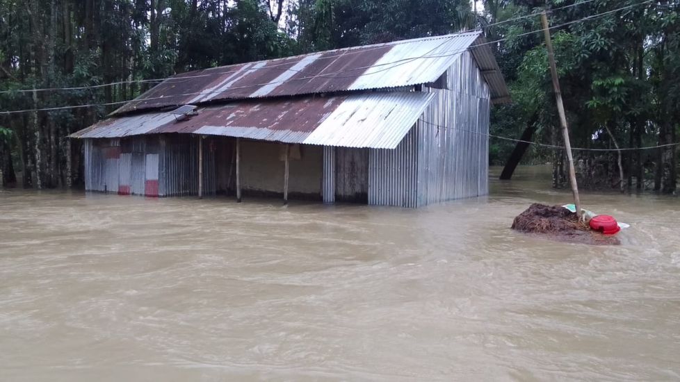 জকিগঞ্জে বন্যা : বরাদ্দ না থাকায় বেড়িবাঁধে কাজ হয়নি- পাউবো