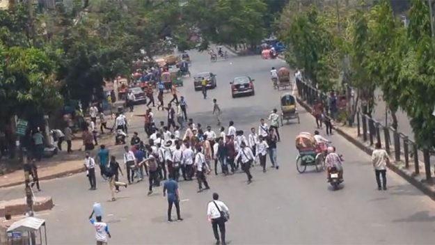 দুই কলেজের শিক্ষার্থীদের মধ্যে সংঘর্ষ