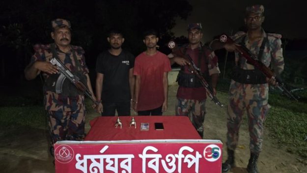 হবিগঞ্জ সীমান্তে পিতলের মূর্তিসহ আটক ২