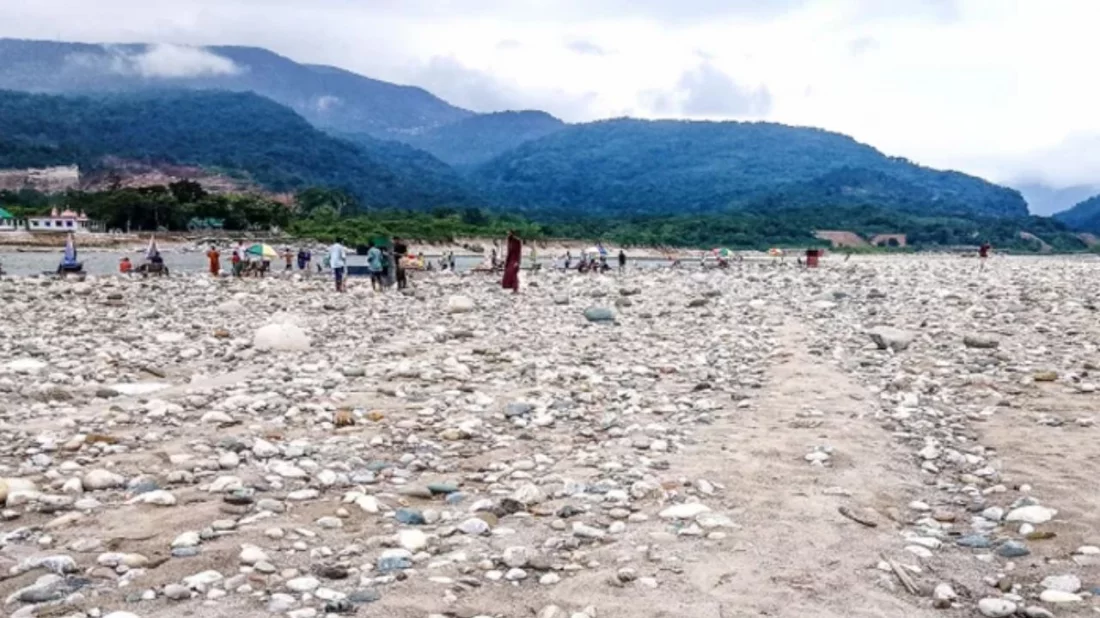 সাদা পাথর লুটকারীদের বিরুদ্ধে ব্যবস্থা নিতে হাইকোর্টে রিট