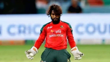 ৮৬ বল পর টি-টোয়েন্টিতে ছক্কা হাঁকালেন জাকের