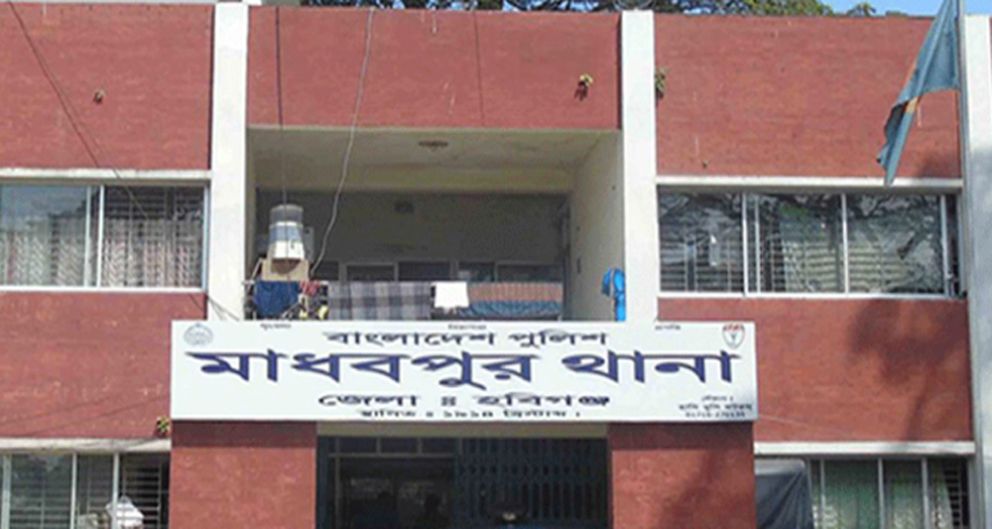 ওসির প্রচেষ্টায় ধরা পড়ছে দাগি অপরাধী, জনমনে ফিরেছে স্বস্তি