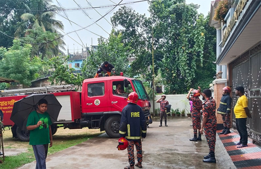 চৌকিদেখিতে বৈদ্যুতিক তারে আগুন : অল্পের জন্য রক্ষা