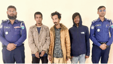 হবিগঞ্জে স্বর্ণালংকার ও ব্রিটিশ পাসপোর্টসহ ৩ চোর আটক