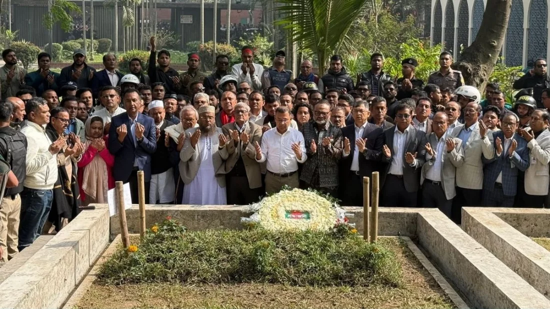 শহীদ ওসমান হাদির কবর জিয়ারত করলেন তারেক রহমান