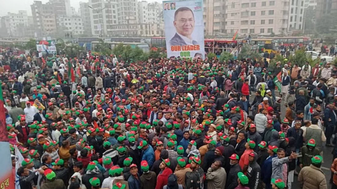 তারেক রহমানের গণসংবর্ধনাস্থল সকাল থেকেই নেতা-কর্মীর ঢল, চলছে স্লোগান
