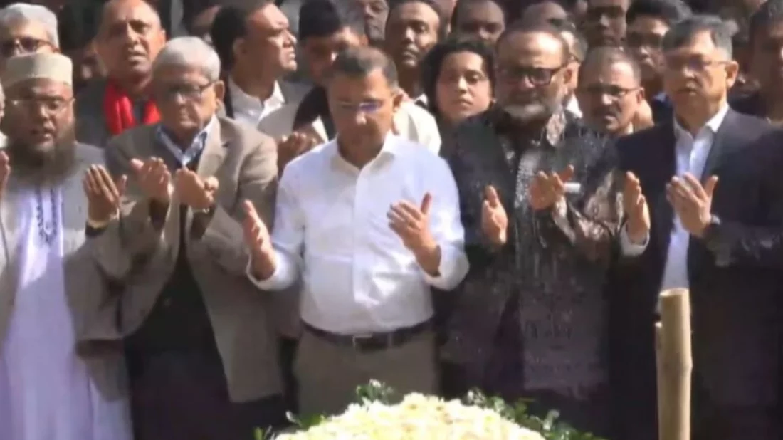 শহীদ ওসমান হাদির কবর জিয়ারত করলেন তারেক রহমান