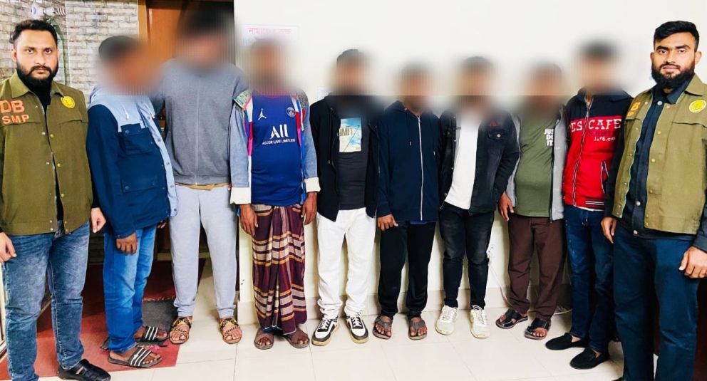 সিলেটে রাতের জুয়ায় মত্ত যুবকেরা, গ্রেফতার ৮