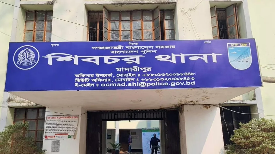 শিবচরে গৃহবধুকে কুপিয়ে হত্যা, স্বামী আটক