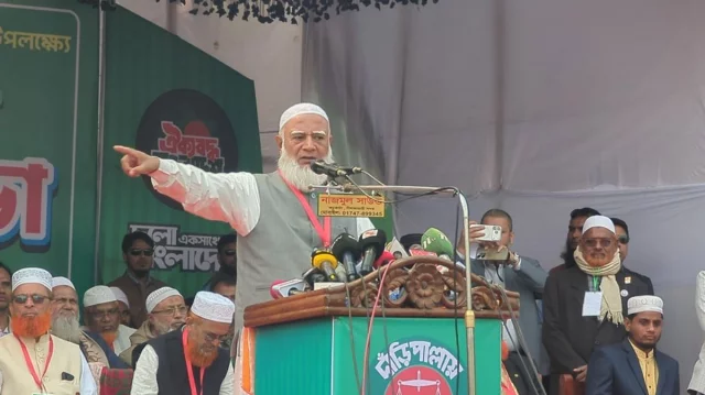 ভয় পেয়ো না চাঁদাবাজ, তোমার হাতেও সম্মানের কাজ তুলে দেব: জামায়াত আমির