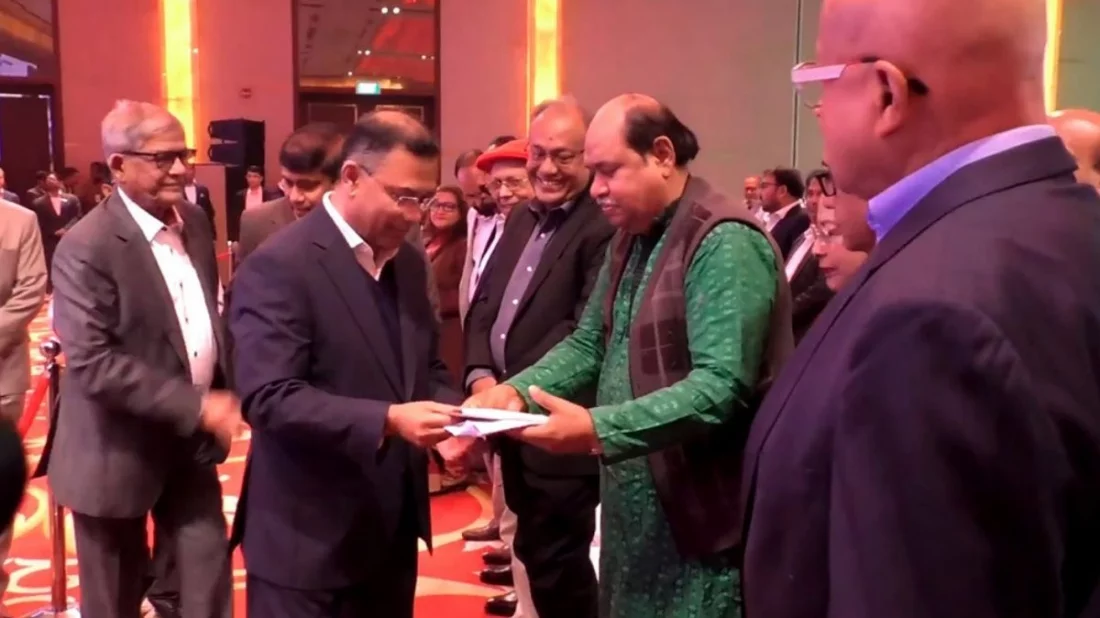 সাংবাদিকদের সঙ্গে তারেক রহমানের শুভেচ্ছা বিনিময়