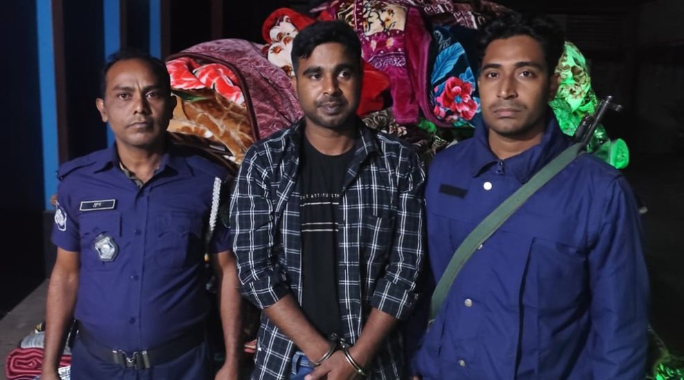 ভারতীয় পণ্যসহ দুজন গ্রেফতার