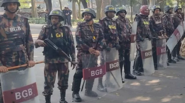 পে-স্কেল বাস্তবায়নের দাবিতে ভুখা মিছিল, প্রধান উপদেষ্টার বাসভবন এলাকায় ১৪৪ ধারা জারি