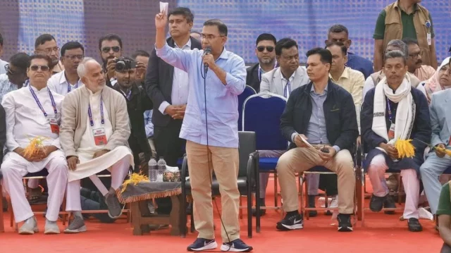 ‘একটি রাজনৈতিক দল নারীদের ঘরে আটকে রাখতে চায়’