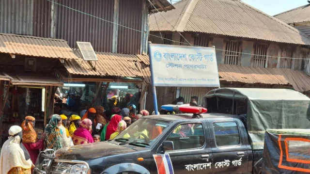 আটকের পর ‘হ্যান্ডকাফ পরা অবস্থায়’ নদীতে লাফিয়ে জেলে নিখোঁজ