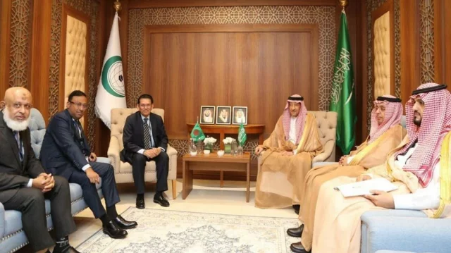 ফিলিস্তিন ইস্যুতে জেদ্দায় ওআইসি নেতাদের সঙ্গে পররাষ্ট্রমন্ত্রীর জরুরি বৈঠক