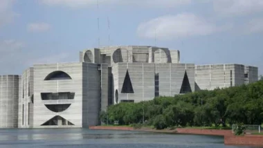 সংসদ সচিবালয়ের কার্যক্রম সম্পর্কে অবহিত হলেন চিফ হুইপ ও হুইপরা