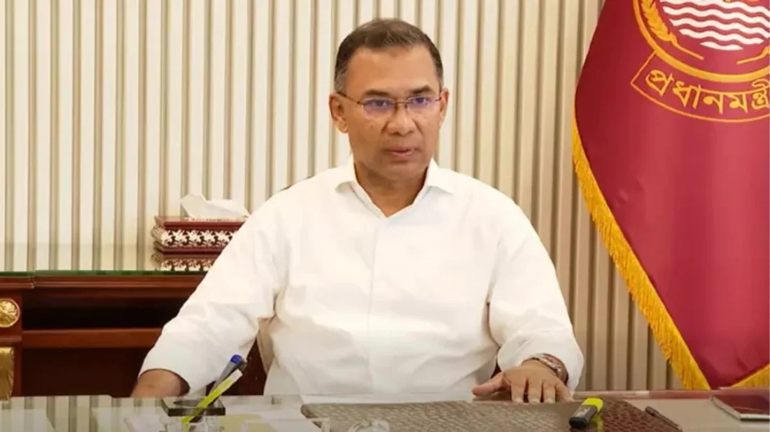 বিমানবন্দরে আটকে পড়া যাত্রীদের খোঁজ নিলেন প্রধানমন্ত্রী তারেক রহমান