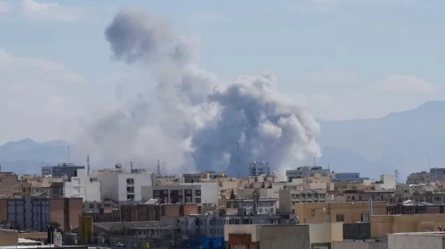 যুক্তরাষ্ট্র-ইসরায়েলের হামলায় ইরানে নিহতের সংখ্যা ৫০০ ছাড়ালো