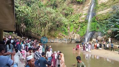 জলপ্রপাতের টানে মাধবকুণ্ডে পর্যটকদের ভিড়
