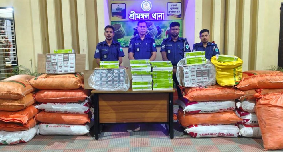 কুরিয়ার অফিসে পুলিশের অভিযান, ভারতীয় পণ্য জব্দ