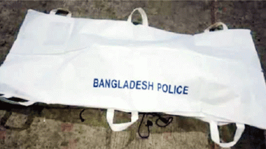 কুরিয়ার ভ্যানের চাপায় প্রাণ গেল রিকের
