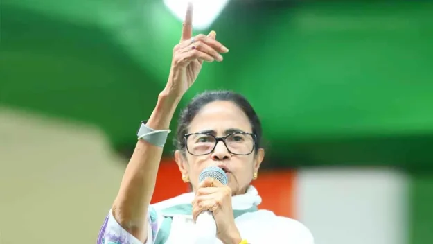 সম্ভাব্য ভাঙন ঠেকাতে দলের সব কমিটি ভেঙে দিলো তৃণমূল কংগ্রেস