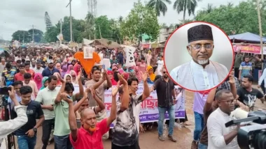 ঘনিষ্ঠ ভিডিও ফাঁসের জেরে এমপি নজরুলের বিরুদ্ধে শ্যামনগরে বিক্ষোভ