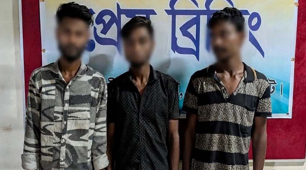 সিলেটের করিম উল্লাহর সামনে থেকে আ ট ক- ৩