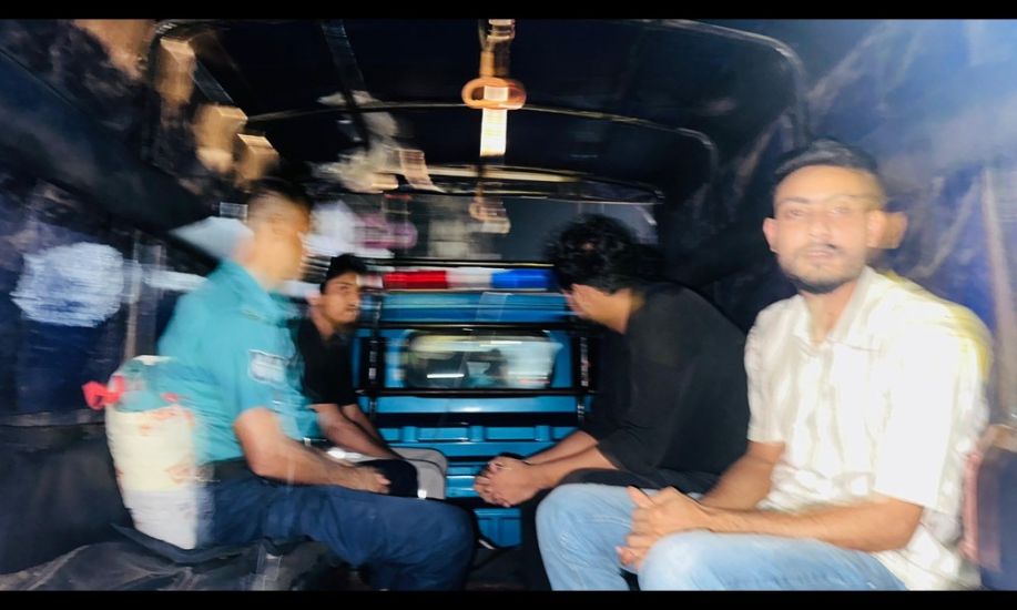 সিলেটে মধ্যরাতে মিছিলের প্রস্তুতিকালে ছাত্রলীগের ৩ নেতা গ্রে ফ তা র