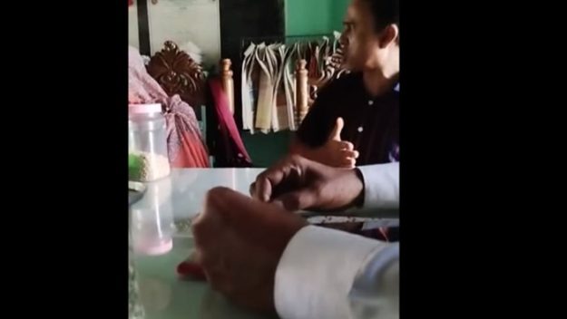 স্ত্রীও শিক্ষক, তবু বিদ্যালয়ের সভায় শিক্ষক-স্ত্রীকে প্রকাশ্যে চড় শিক্ষক-স্বামীর