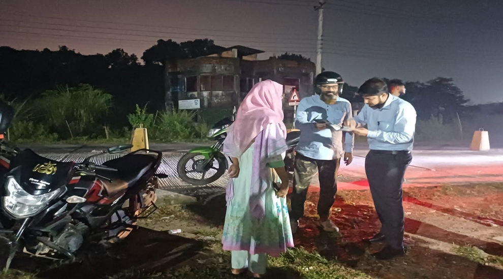 সিলেটে এয়ারপোর্ট সড়কে প্রশাসনের বিশেষ অভিযান
