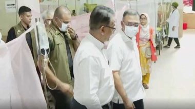 হাসপাতাল কক্ষে চিকিৎসককে ধূমপান করতে দেখে বরখাস্তের নির্দেশ প্রধানমন্ত্রী